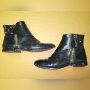 StellaLuna Booties, black leather, gold zipper, great hardware and wrap sz 37